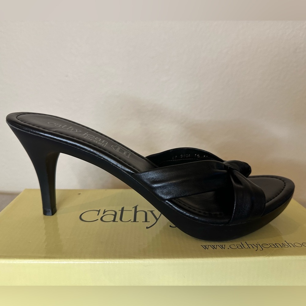 CATHY JEAN Brazilian leather, open toe, black, 3”. Size 10, runs sml, fits 8.5/9